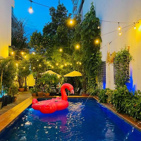 Birdcage Boutique Hotel Phnom Penh Exterior photo