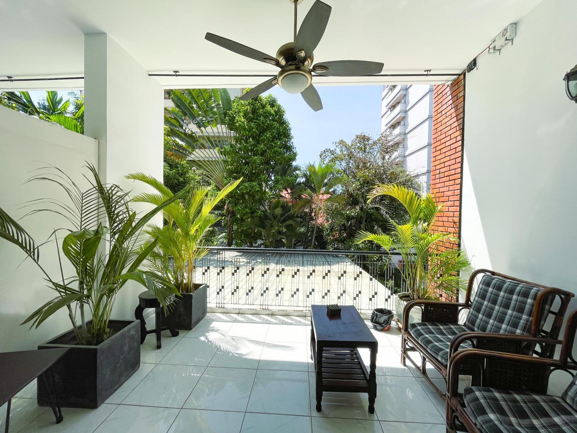 Birdcage Boutique Hotel Phnom Penh Exterior photo