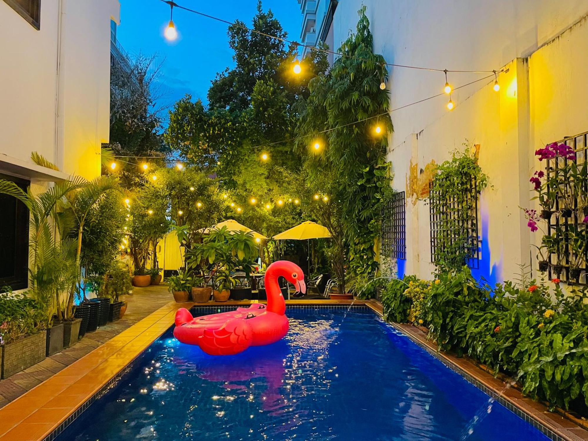 Birdcage Boutique Hotel Phnom Penh Exterior photo