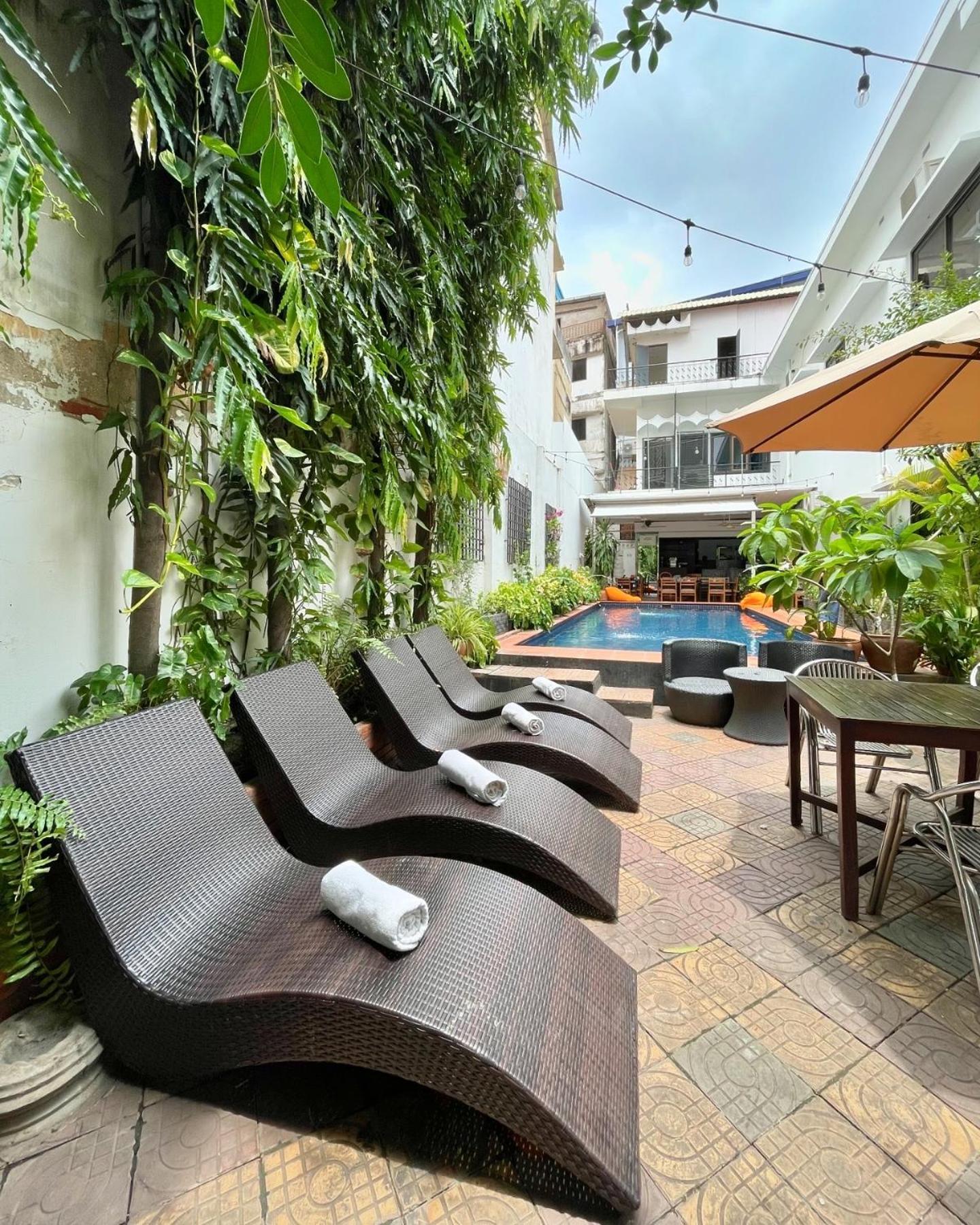 Birdcage Boutique Hotel Phnom Penh Exterior photo